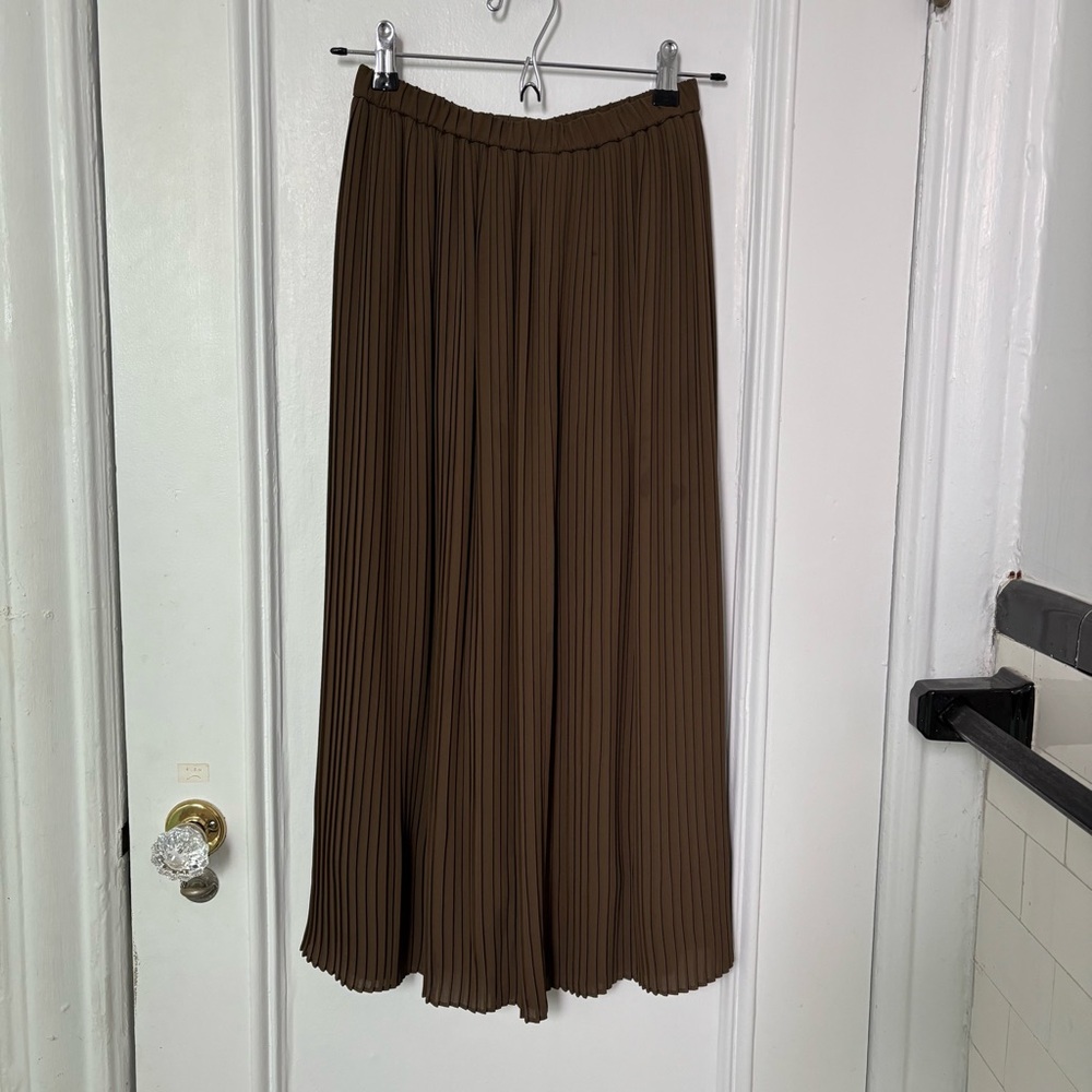 Uniqlo XS Brown Pleated Skirt